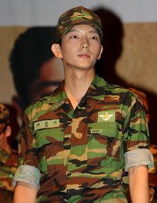 娱乐吃瓜酱当兵